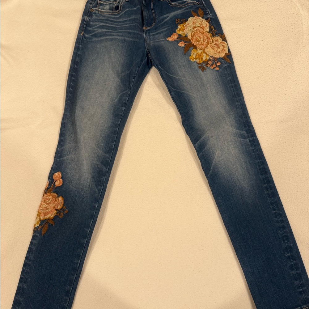 DRIFTWOOD Blue Jeans with Floral Embroidery